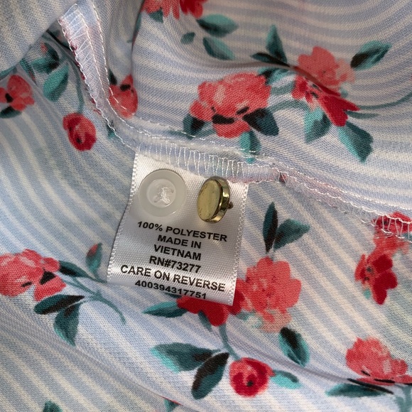 Elle Sleeveless Button Down Top - Picture 3 of 4